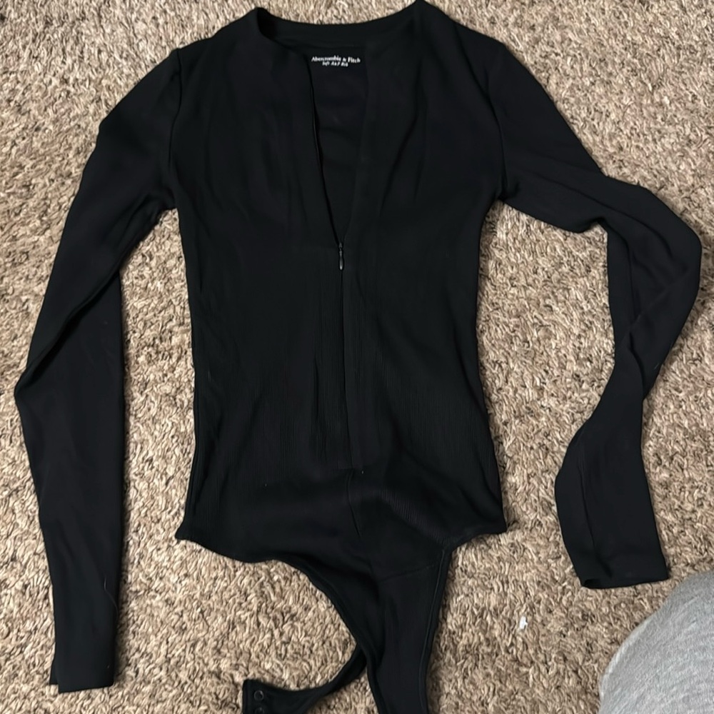 NWOT Abercrombie & Fitch Long-Sleeve Zip-Up Bodysuit Black
